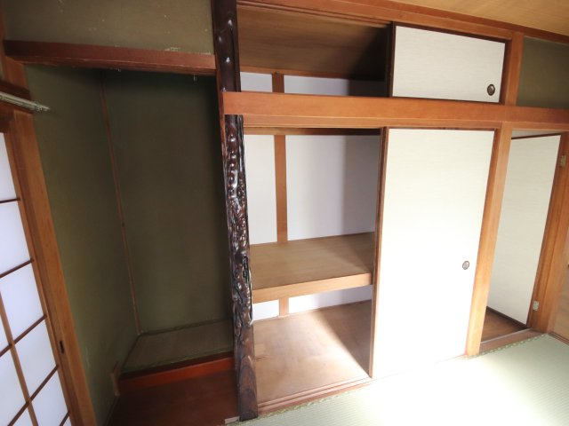 生駒市壱分町の一戸建ての収納