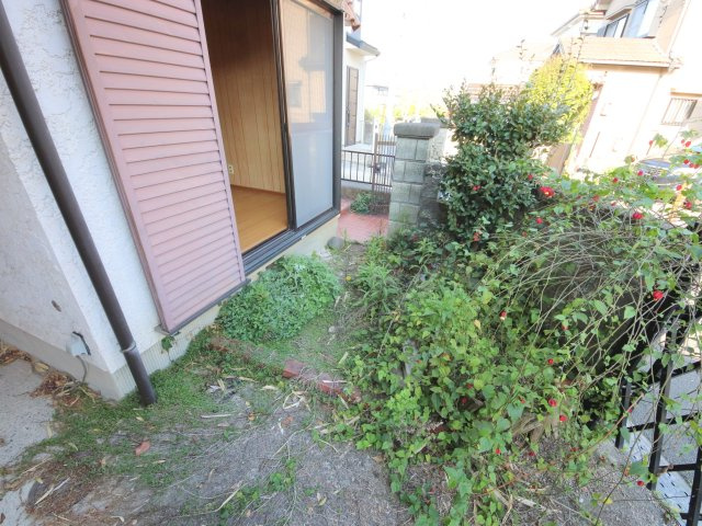 生駒市壱分町の一戸建ての庭