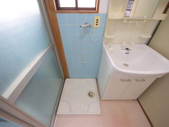 生駒市壱分町の一戸建ての洗面所