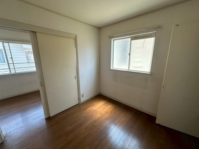 ローズハイツの居間・リビング