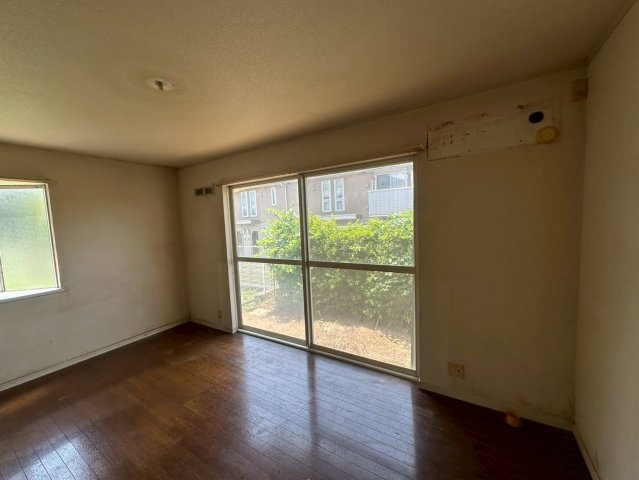 ローズハイツの居間・リビング