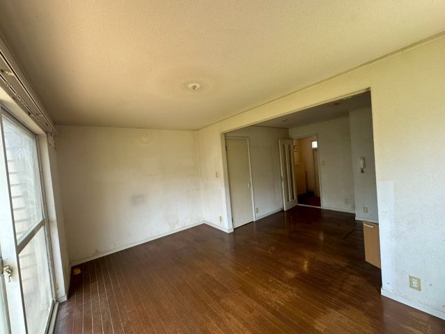 ローズハイツの居間・リビング