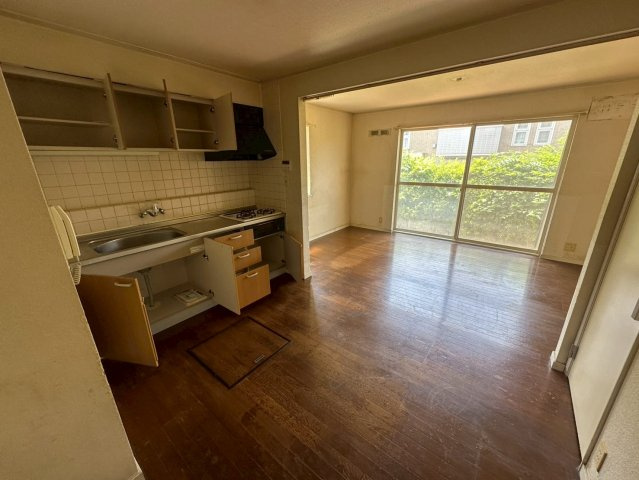 ローズハイツの居間・リビング