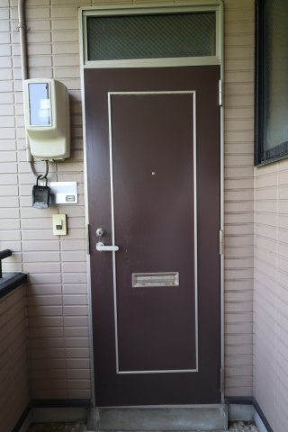 シェ・モアの玄関