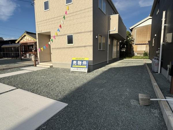 豊川市小坂井町58期　全2棟・1号棟の庭|ウッドデッキやBBQ。想像が膨らむお庭