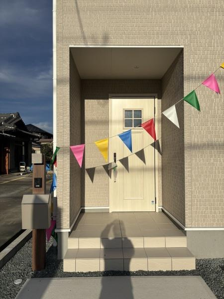 豊川市小坂井町58期　全2棟・1号棟の玄関|訪れる人を心地よく迎え入れます。