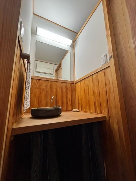 岡崎市竜美東2丁目・中古戸建の独立洗面台|1階和風洗面所。