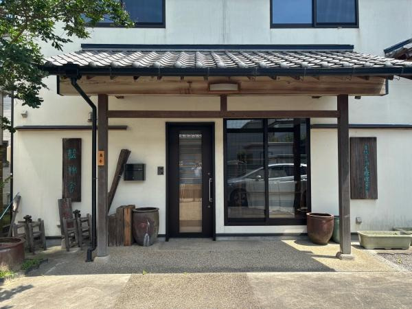 岡崎市竜美東2丁目・中古戸建の玄関|訪れる人を心地よく迎え入れます。