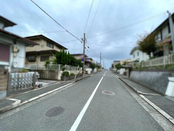 和歌山市大谷　中古戸建の前面道路含む現地写真