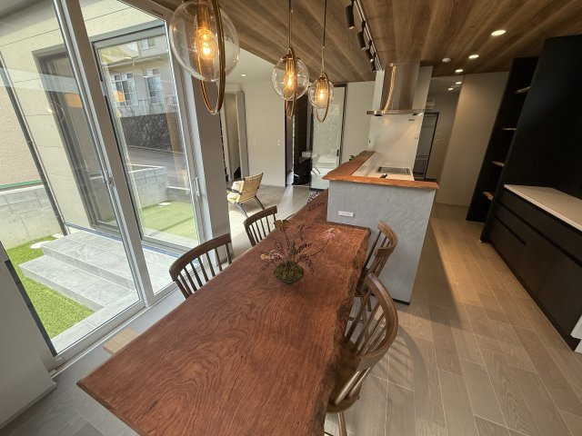 COLORSCITY63区画 TRIBUTEイエコレ　天然木デザイン建売のダイニング|天然木”ブビンガ”がおうちの主役★