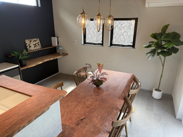 COLORSCITY63区画 TRIBUTEイエコレ　天然木デザイン建売のダイニング