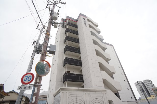 ONLYONE川西中央Ⅱの外観