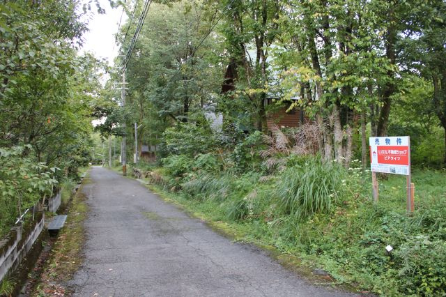 高島市マキノ町大沼516-7 売土地の前面道路含む現地写真|敷地から前面道路、別角度