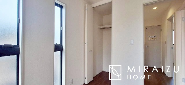 【洋室】 | 暮らしやすさを考えたプランで快適な現地ロケーションを実現。安らぎに満たされる、ゆとりのある日々を過ごせます♪