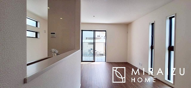 【居間・リビング】 | 建物完成につき、実際のお部屋をごゆっくりご見学いただけます。お休みの日にご家族で見学はいかがでしょう。