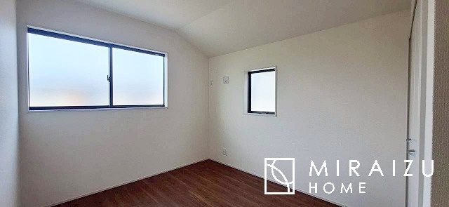 【子供部屋】 | 暮らしやすさを考えたプランで快適な現地ロケーションを実現。安らぎに満たされる、ゆとりのある日々を過ごせます♪