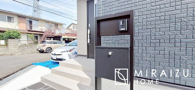 【玄関】 | 暮らしやすさを考えたプランで快適な現地ロケーションを実現。安らぎに満たされる、ゆとりのある日々を過ごせます♪