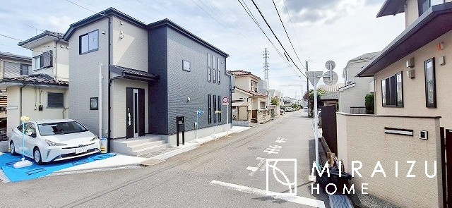 【玄関】 | 暮らしやすさを考えたプランで快適な現地ロケーションを実現。安らぎに満たされる、ゆとりのある日々を過ごせます♪