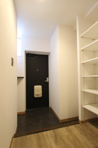 ラキャッスル小田井の玄関