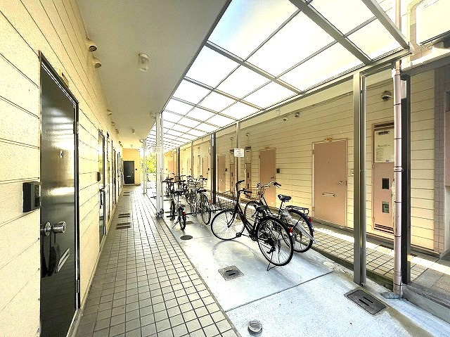FLATSミナミキデラのその他共用部分|屋根付きの駐輪場になります