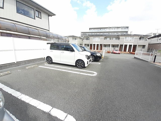 ミルト　アンジュⅣの駐車場