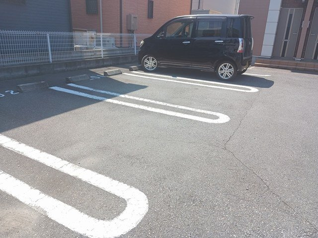 フローリアン・Ｆの駐車場