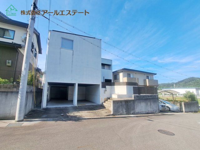 姫路市夢前町菅生澗　　　中古戸建の前面道路含む現地写真