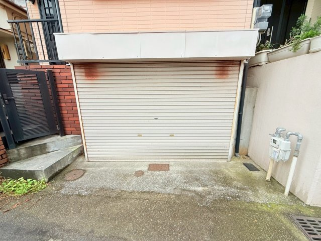 霞ヶ丘7丁目貸家の駐車場