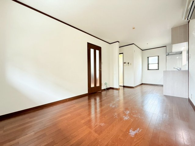 霞ヶ丘7丁目貸家の居間・リビング