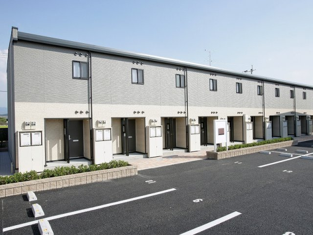 レオパレスＥＭＩⅠの外観|落ち着いた雰囲気の外観です