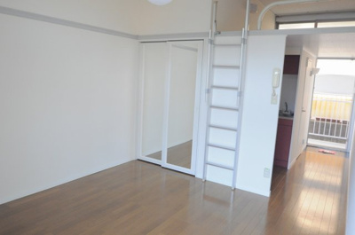 【居間・リビング】 | レオパレスＵＣＨＩＫＯＳＨＩ | 設備・仕様は号室により異なる為、現況を優先致します。