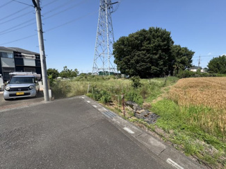 【前面道路含む現地写真】 | 坂戸市塚越　建築条件なし売地　「坂戸駅」車14分　敷地99坪　【勝呂小学区】