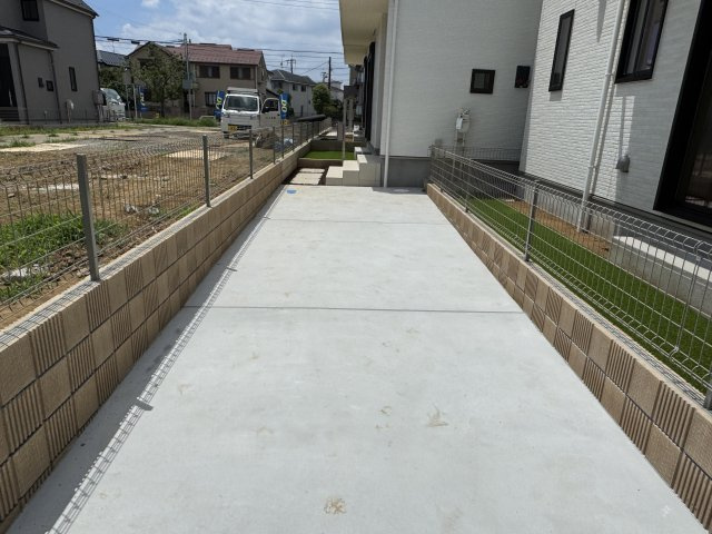 松戸市幸田４丁目新築戸建【小金北小学校：8分】の駐車場|C号棟駐車スペース・縦列２台駐車可