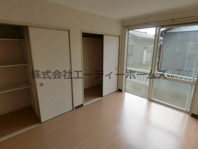 【内装】 | アルカディアA棟 | 明るい色調の室内です