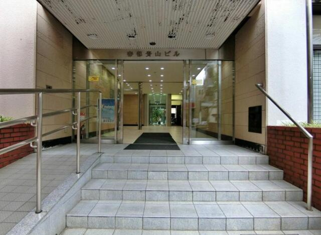 帝都青山ビルのエントランス|ゆとりのあるエントランスです