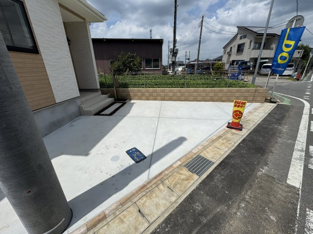 松戸市幸田４丁目新築戸建【小金北小学校：8分】の駐車場|D号棟駐車スペース・並列２台駐車可