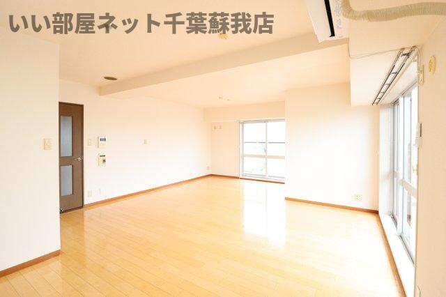 オーシャンビュー壱番館の居間・リビング|こちらの居間で趣味の時間をお楽しみください