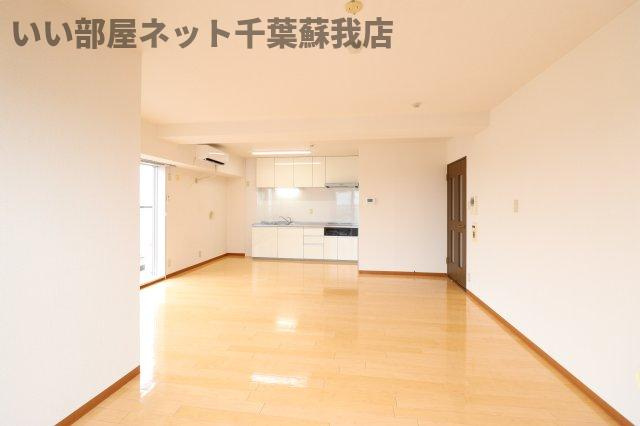 オーシャンビュー壱番館の居間・リビング|使いやすいリビングです