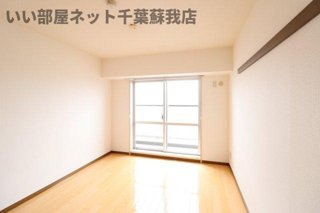 オーシャンビュー壱番館の洋室|落ち着いた色調の洋室です