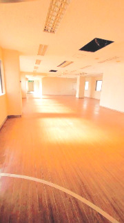 天王ビルの内装