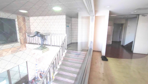 天王ビルのロビー