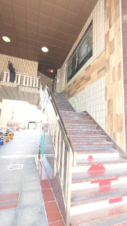 天王ビルのロビー