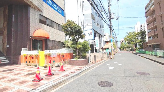 天王ビルの周辺