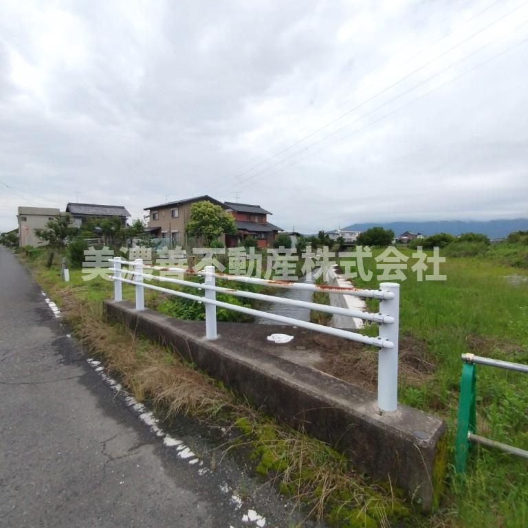 ６５５５３　揖斐郡大野町大字六里土地の外観