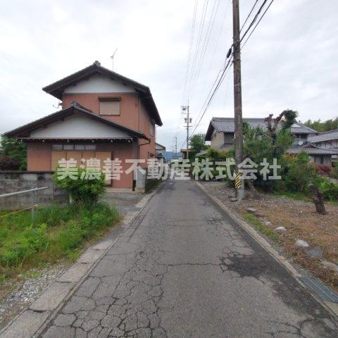 ６５５５３　揖斐郡大野町大字六里土地の前面道路含む現地写真