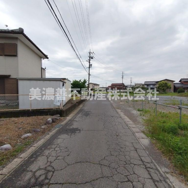 ６５５５３　揖斐郡大野町大字六里土地の前面道路含む現地写真