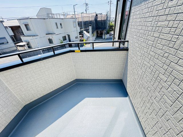 【バルコニー】 | 松戸市幸田４丁目新築戸建【小金北小学校：8分】 | 寝室前南向きバルコニー・日当たり良好♪