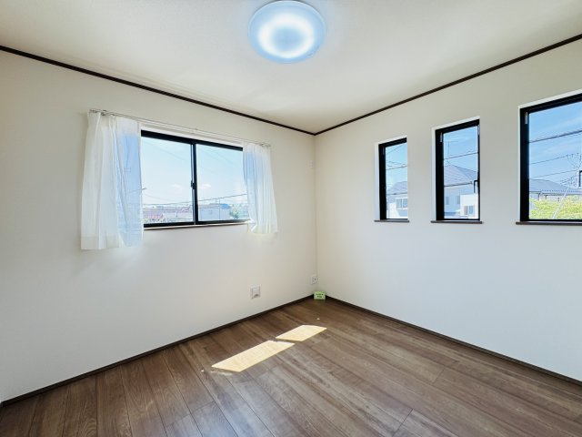 【洋室】 | 松戸市幸田４丁目新築戸建【小金北小学校：8分】 | 6帖洋室