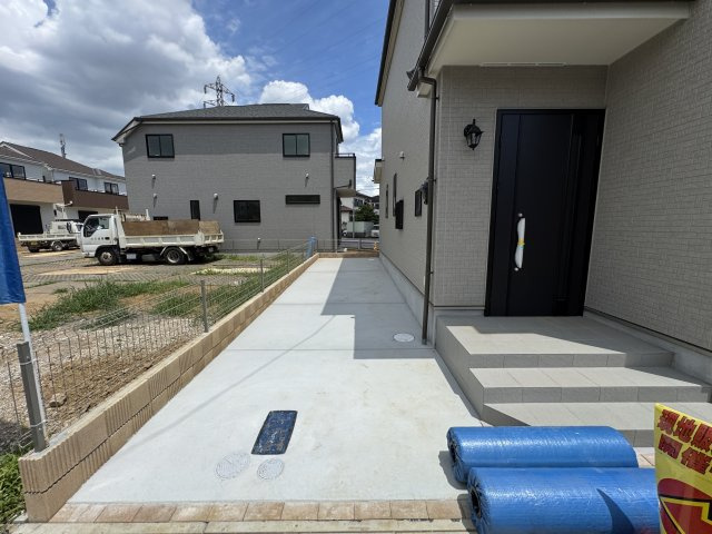 松戸市幸田４丁目新築戸建【小金北小学校：8分】の駐車場|F号棟駐車スペース・縦列２台駐車可