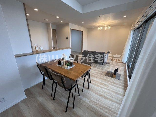 リバティパーク枚方B棟の居間・リビング|LDK16.4帖
■物件内覧・資金計画相談・住宅ローン相談、リフォーム相談、お問合せ受付中■
※当日・翌日のご内覧、ご相談はお電話でのお問合せがスムーズです！